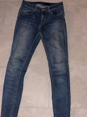 Tiger of Sweden jeans  - Tiger of Sweden jeans! Nypris=1299 säljs för=350 skick=8/10 storlek=29 Tveka ej på att höra av dig vid frågor eller funderingar!