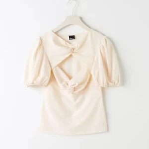 Cut Out top Gina  - Suuuper snygg Cut Out Top från Gina som är slutsåld och populär💕