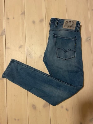 Replay jeans  - Replay jeans! Modell anbass! Jeansen har en riktigt skön passform, ny pris= 2000kr säljs hör av er för minsta fundering W31 L34