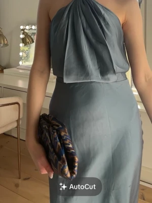 Balklänning - Säljer slutsåld balklänning från asos