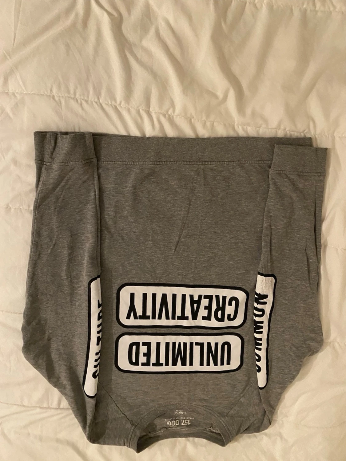 Grå sweatshirt med tryck från 157