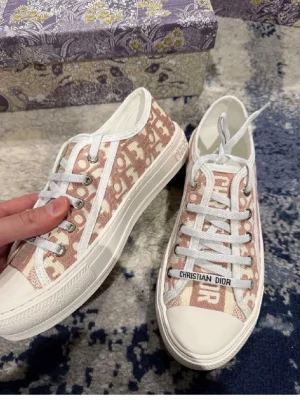 Dior rosa och vita låga sneakers - Snygga låga sneakers från Christian Dior helt nya 