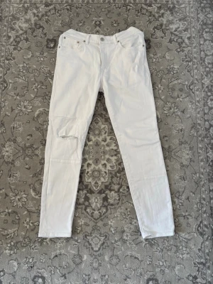 Jeans - Mängdrabatt finns! Ju fler plagg du köper, desto bättre pris kan jag ge!