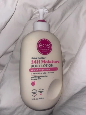 EOS 24H Moisture Body Lotion Strawberry dream  - Använt ca 2 pumpar, men lukten var inget för mig. Köpt på target i USA