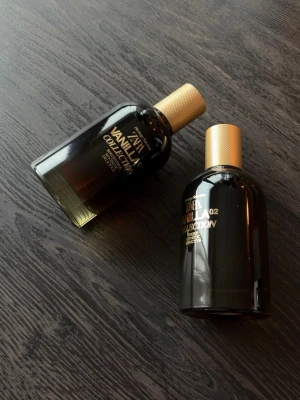 ZARA Herrparfym Vanilla Collection 1 & 2 Heritage Collection - 2st herrdofter från ZARA (säljs tillsammans). 100ml i varje flaska och så gott som oanvända! Inköpspris 229kr/styck (totalt 458kr). Alla mina parfymer förvaras i ett svalt rum borta från solljus!