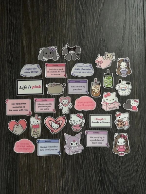 Klistermärken 🩷 - Klistermärken målade av lovelyhomecraft! Välj & mixa vilka man önskar! 🌈✨ storlek cirka 2-6 cm!Varje köp för minst 35 kr exkl frakt får en gåva med! 🩷 Kontakta oss för frakt med frimärke (18 kr) eller för att köpa via ”köp nu” 🚚