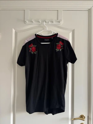 Tshirt - Mängdrabatt finns! Ju fler plagg du köper, desto bättre pris kan jag ge!