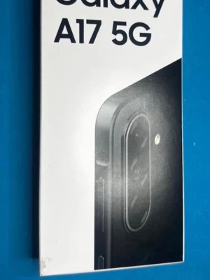 Samsung Galaxy A17 5G mobil - Säljer en Samsung Galaxy A17 5G, en modern smartphone med stilren design. Telefonen har en svart färg och rundade kanter. Perfekt för dig som vill ha snabb 5G-uppkoppling och en stor skärm. Levereras i originalförpackning.