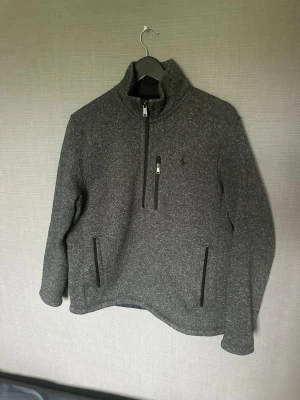 Grå Ralph Lauren tröja  - Ralph Lauren tröja/ fleece passar S/M