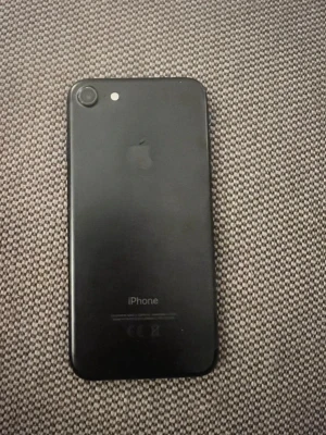 Iphone 7 - I perfekt skick perfekt 👌  - Säljer min iPhone 7 som är i utmärkt skick  inga repor, inga skador! Batteriet är 100% hälsa, vilket betyder att du får full kapacitet och lång batteritid.💪🏻