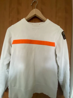 Vit sweatshirt från Parajumpers - Perfekt skick