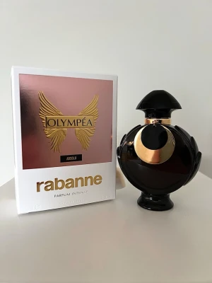 Paco Rabanne Olympéa Absolu parfum intense - Paco Rabanne Olympéa Absolu parfum intense. Endast provad ett fåtal gånger. Se bild för mängd. Nyligen köpt. 