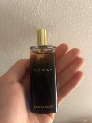 Giorgio Armani My Way parfym - Säljer denna parfymen i my way le parfum 15 ml. Har även en likadan i my way och my way intense som jag säljer. Pris går att diskutera!
