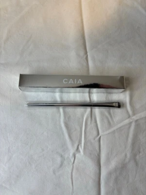 Ny Caia Cosmetics sminkborste  - Helt ny aldrig använd i storlek E11 från Bianca Ingrosso Caia 