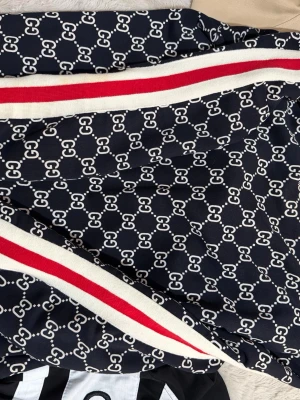 Gucci tröja  - Betydligt oanvänd Gucci tröja. Tags kvar. Mycket bra skick. 