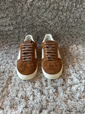 Valentino flycrew  - Valentino flycrew skor| Storlek: 42| Skick 9/10| (Alla nitar är kvar)| Det är bara att höra av sig vid några funderingar. 