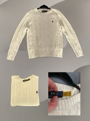 Vit kabelstickad tröja Polo Ralph Lauren - Märke Ralph Lauren, Storlek S, Knappt använd, Pris kan diskuteras, Kan även ge mått 📏 ! Hör gärna av dig vid frågor👍