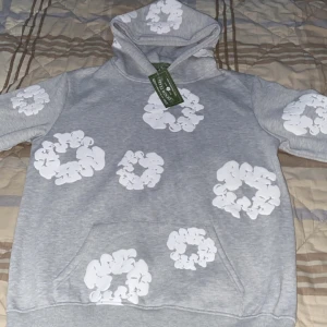 Grå hoodie från Denim Tears - Grå denim tears hoodie storlek M