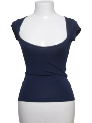 Nelly topp - Säljer denna fina marinblåa toppen från Nelly i storlek S! Väldigt bra skick