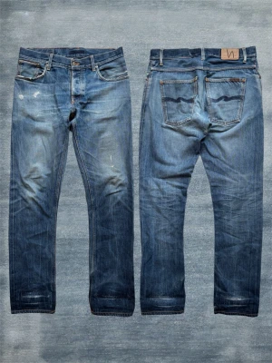 *US SELVAGE* NUDIE GRIM TIM - Ett par sjukt trevliga nudie jeans gjorda i selvedge av högsta kvalitet! Rätt många reparationer vilket bidrar till looken! Modellen kallas ”Gim Tim” och sitter slim/straight. Storlek 36/36 men insydda till 34/36, hör av dig vid frågor!