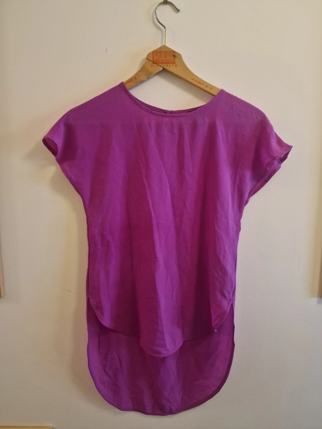 Lila topp från H&M med rund hals