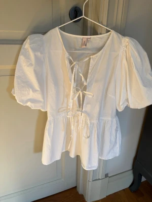 Blus från Nelly  - Söt blus från Nelly använd nån gång 