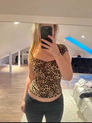 Leopard topp  - Jätte skön leopard topp ifrån Nelly. Aldrig använd 💗