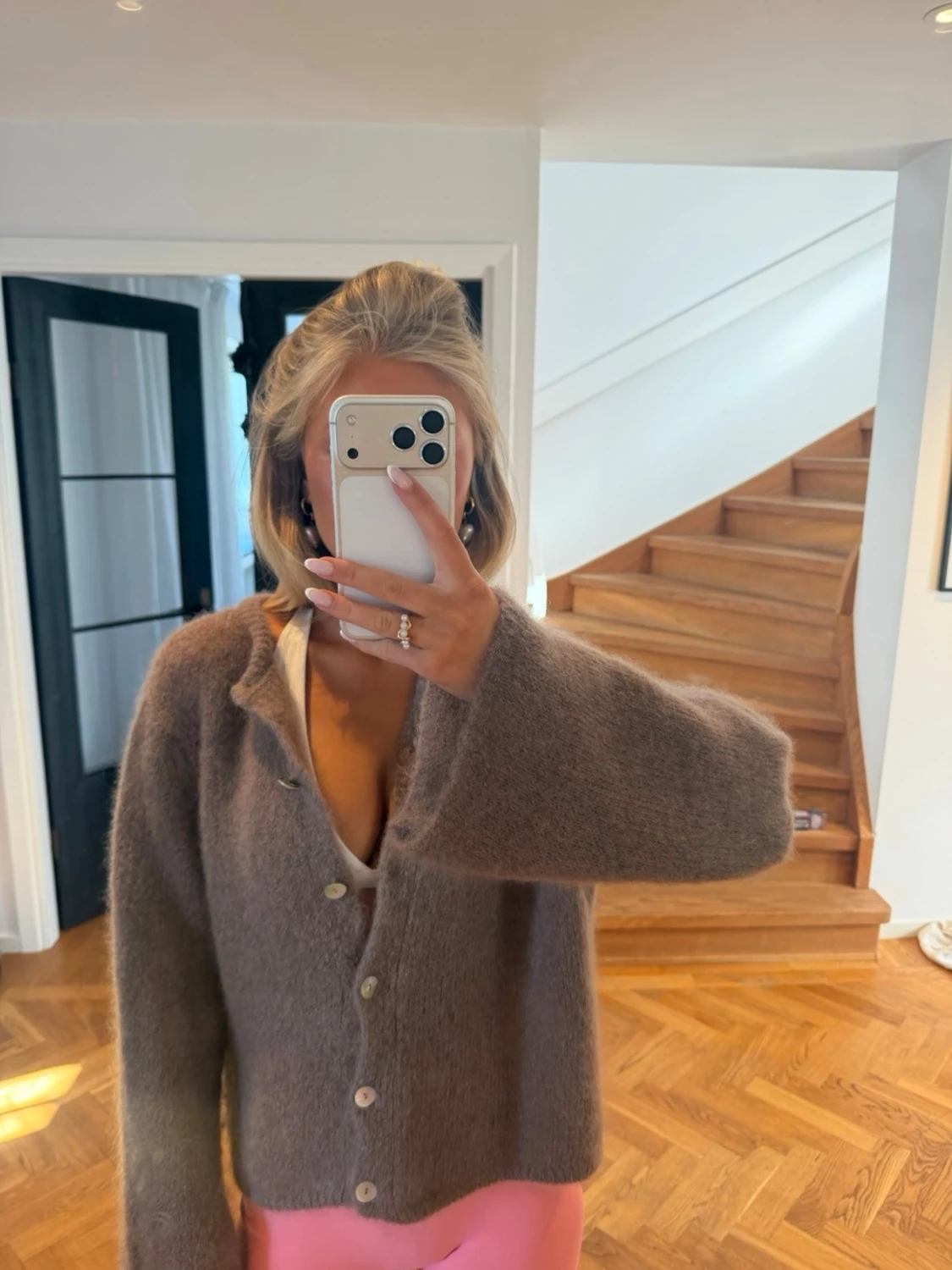 Brun fluffig kofta med knappar - 3