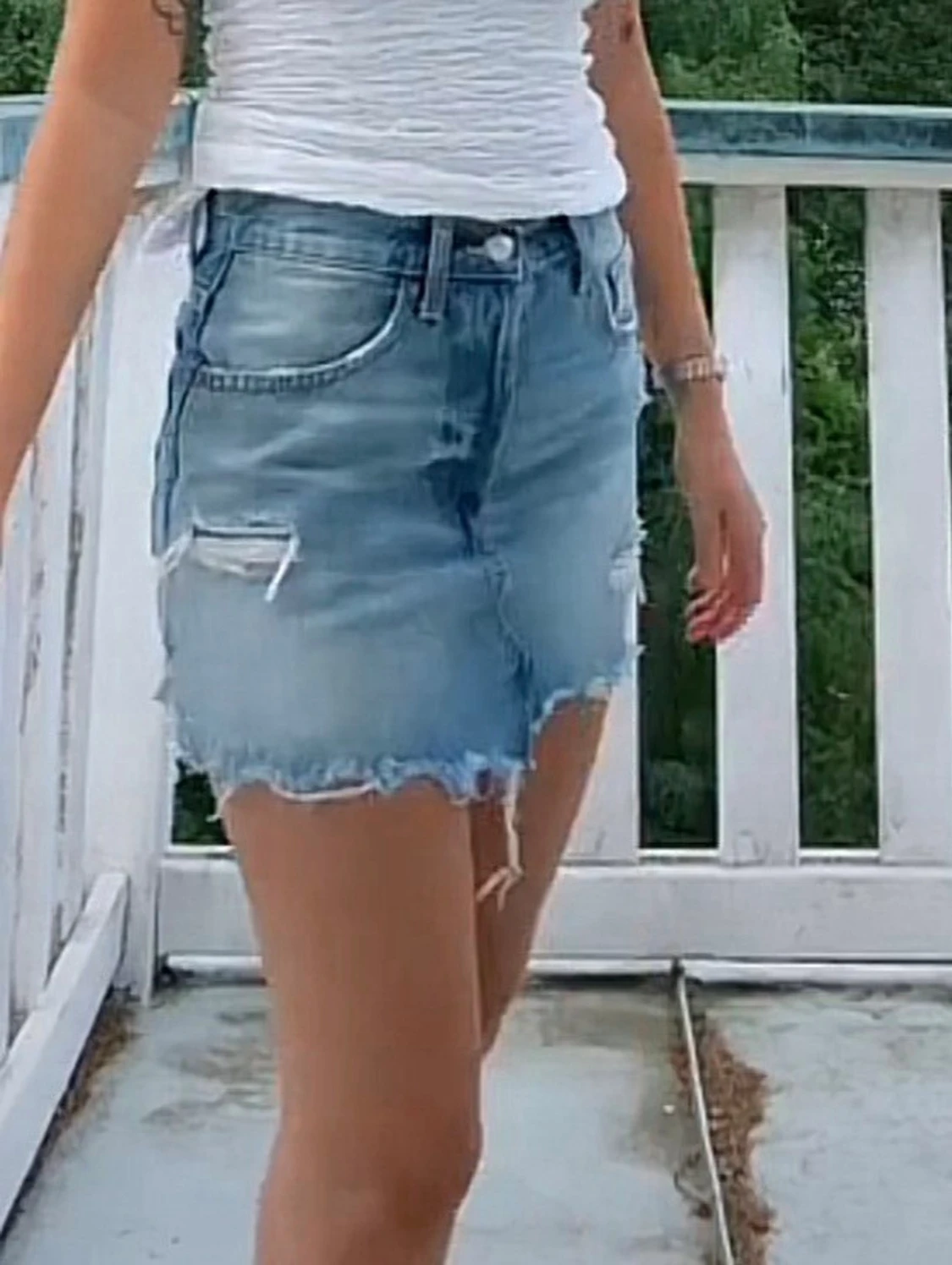 Blå jeansshorts med slitningar - 3