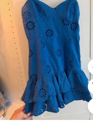 SÖKER  denna blåa klänning från Zara  - Söker denna blåa söta klänningen från Zara! Skriv om du e intresserad av att sälja💕
