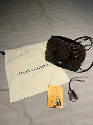 Väska  - Äkta läder, väska alma 