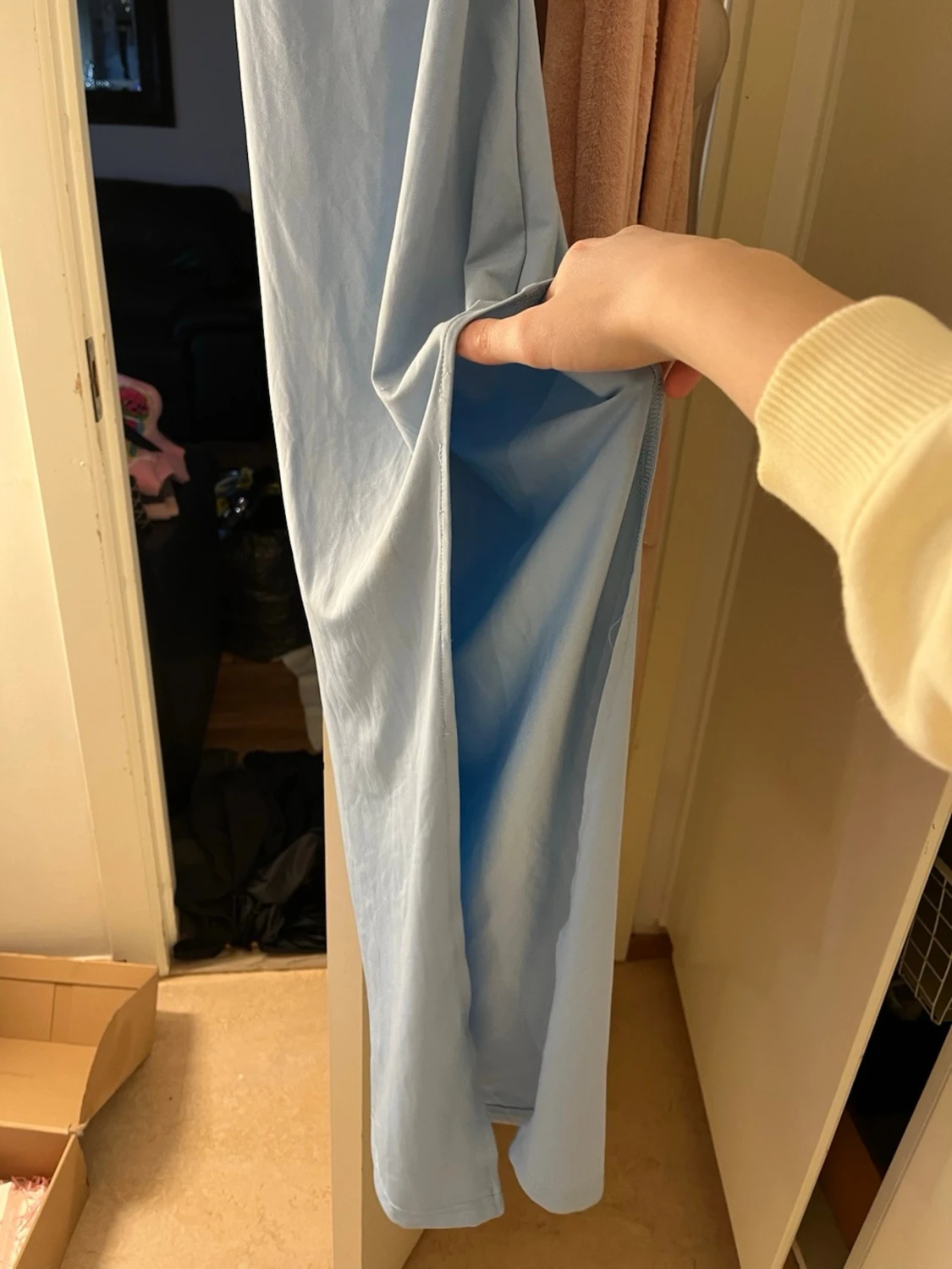 Ljusblå långklänning med snörning - 1