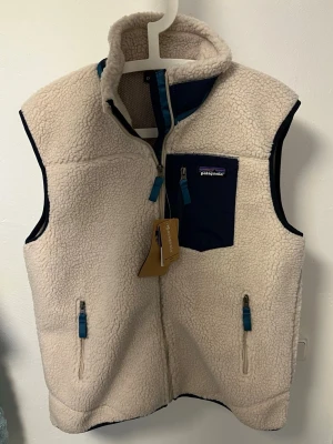 Patagonia väst (Helt ny) - Säljer då jag köpte fel storlek. 