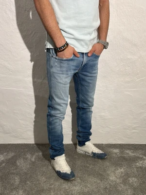 Replay jeans  - Ett par riktigt snygga jeans från Replay i storlek W29 L30 i modellen Anbbas 