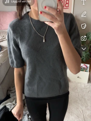 Kashmir tshirt  - Kashmir tshirt från H&M som inte kommer till användning lämgre