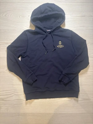 Morris tröja - En riktigt fin Morris hoodie | Nypris: 2499 kr | Skick: 9/10 | Självklart äkta ✅ | Inga defekter | Storlek: M | Hör av er vid minsta fundering!