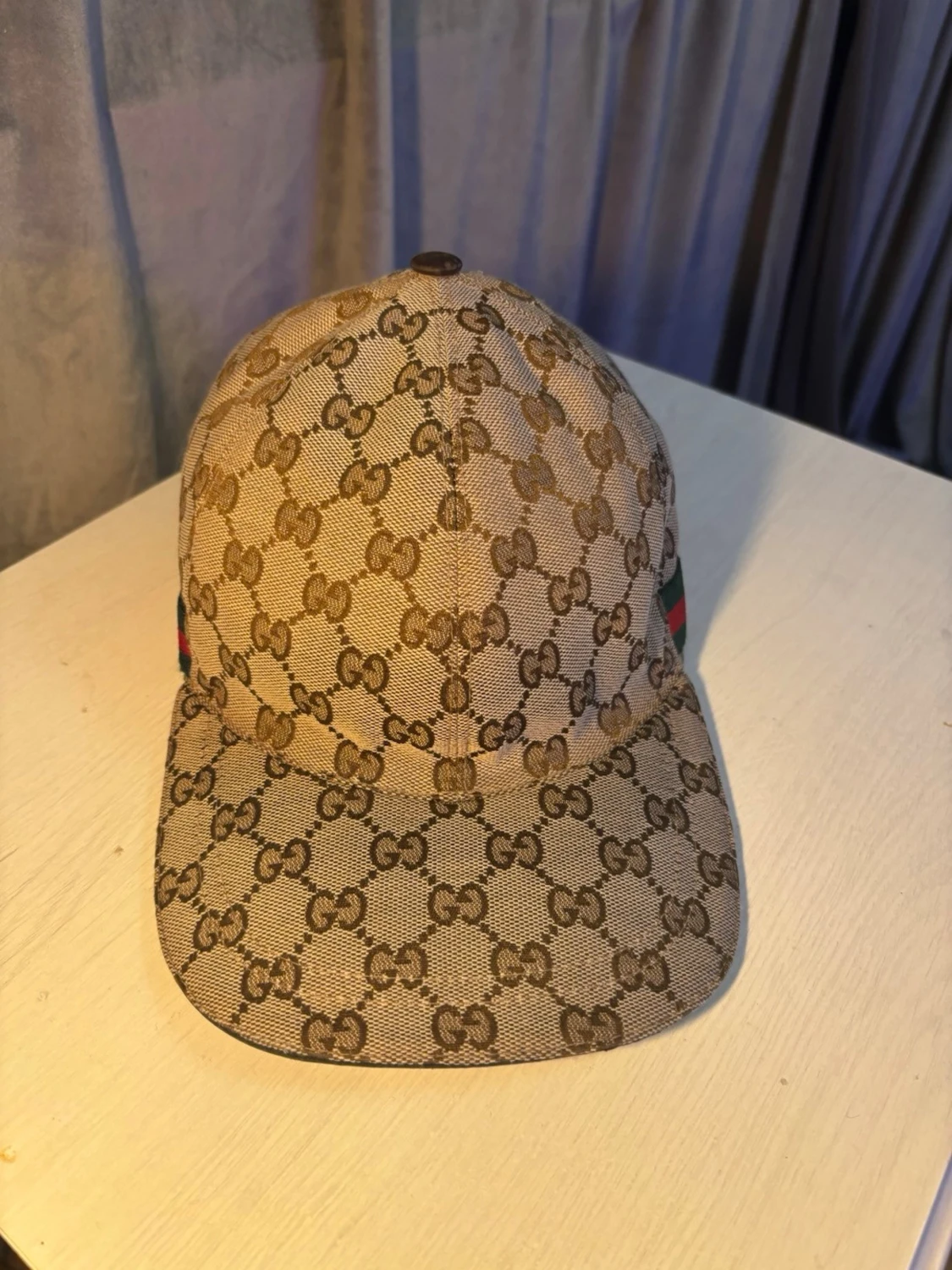 Beige keps från Gucci med GG-mönster