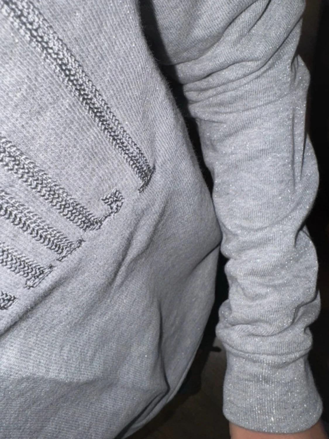 Glittrig tröja  - 2