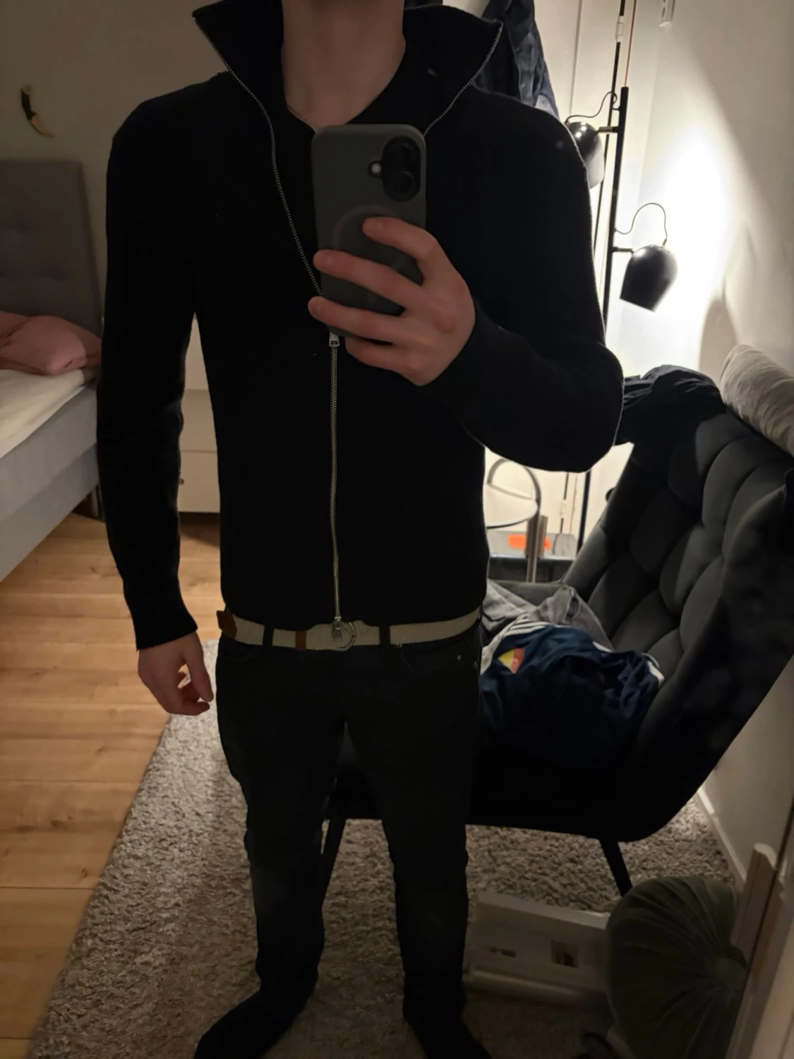 Svart ziptröja med krage