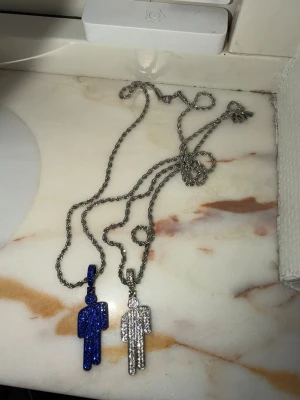 Reservation till Greta!  - 2 Billie eilish fan-halsband, inte äkta. 🩷