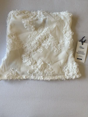 Vit strukturerad tubtopp - Super fin och somrig tubtopp från BikBok som jag tror inte säljs längre. Aldrig använd för att den är för liten för mig!💞💞☺️