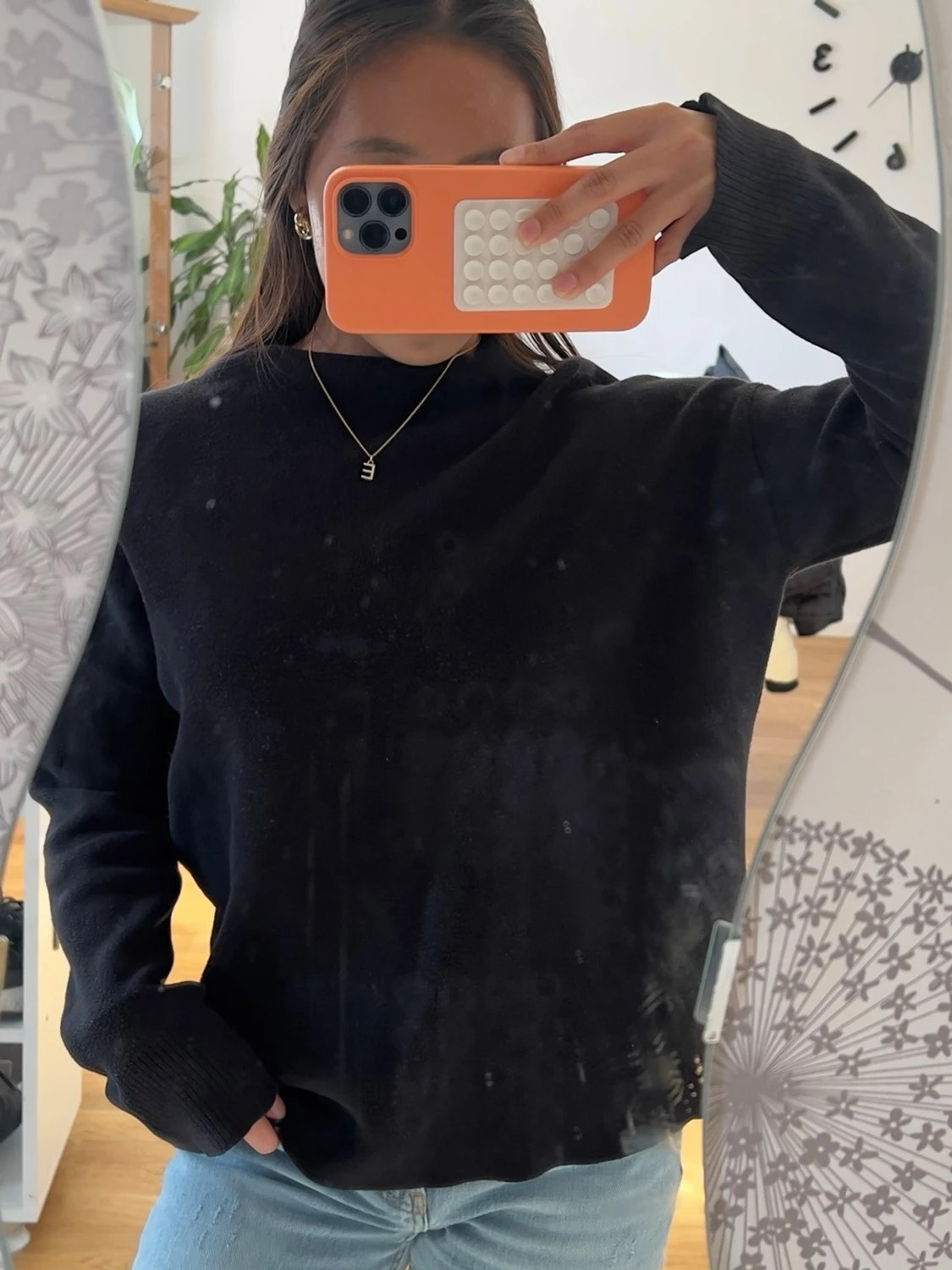 Svart stickad tröja med rund hals - 2
