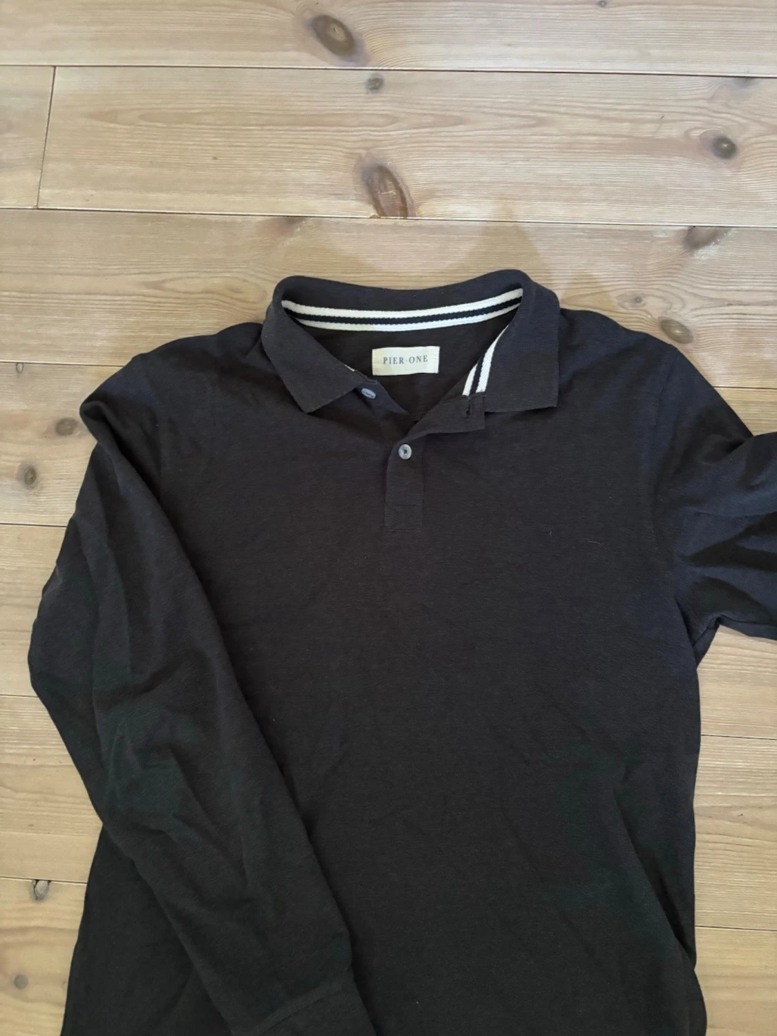 Grå långärmad polotopp 