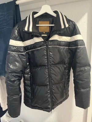 Svart pufferjacka - Mycket bra skick M
