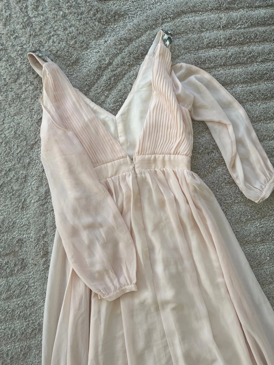 Ljusrosa långklänning med strassdetaljer - 3