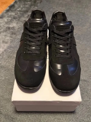  Maison Margiela - Snygg skor i storlek 45 säljer på grund av att dom är för stora. Har använt dom 2-3 gånger. Priset kan diskuteras 