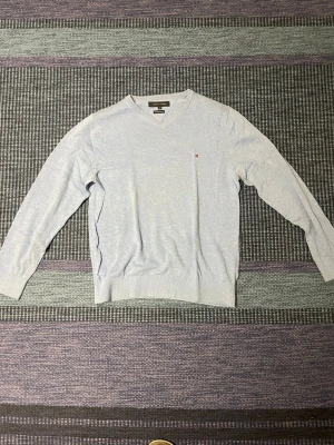 Ljusblå V-ringad tröja Tommy Hilfiger - Tommy Hilfiger premium cotton tröja