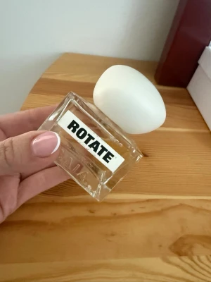 Parfym CAIA x ROTATE  - Parfym Caia x Rotate helt ny endast testad. Har tyvärr inte kartong kvar till den.
