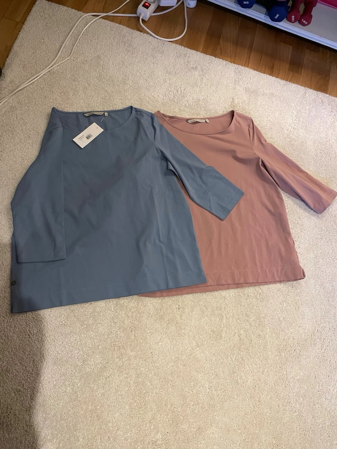 Blå och rosa toppar från House of Lola