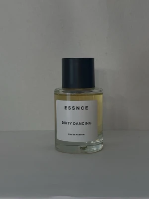 ESSNCE Dirty Dancing  - ESSNCE Dirty Dancing Eau de Parfum se bilder för noter och mängd i flaskan. 